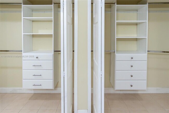 Building Photo - 145 SE 25th Rd