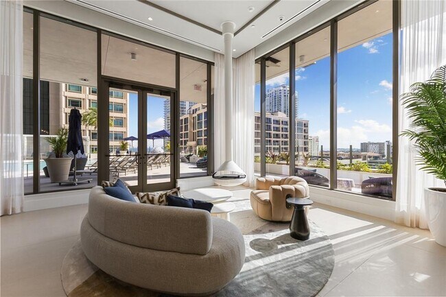 Building Photo - 275 1st Ave S