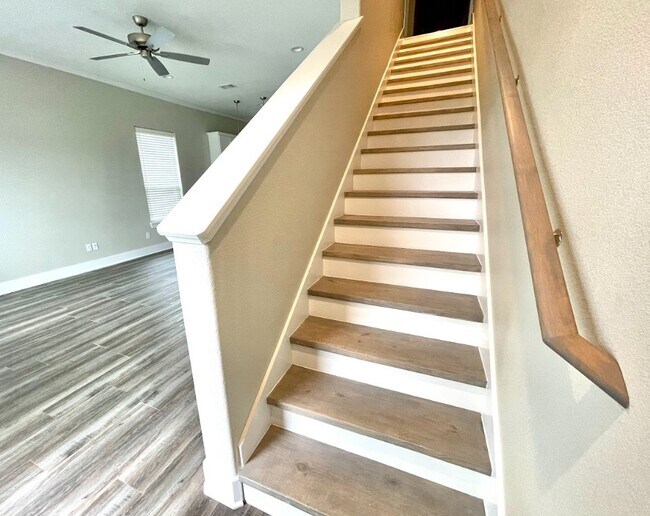 Building Photo - 710 Vassar Ct