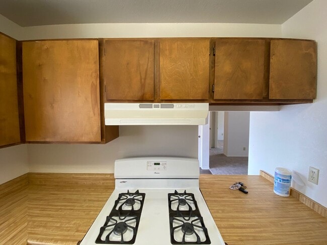 Building Photo - 2 Bed / 1 Bath (South Atascadero)