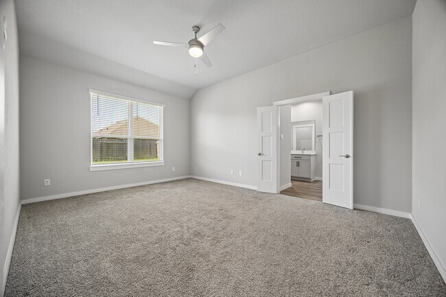 Building Photo - 22843 Castello Lakes Dr