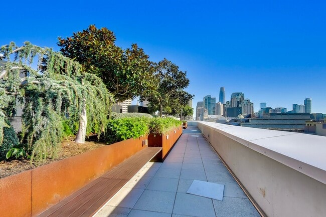 Building Photo - Urban Luxury at SoMa Serif Condos 2BR/2BA | In-Unit Laundry & 24-Hour Security