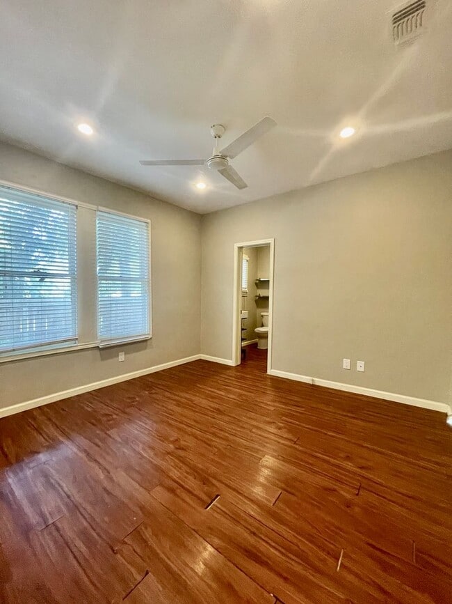 Building Photo - 333 W Hutchison St