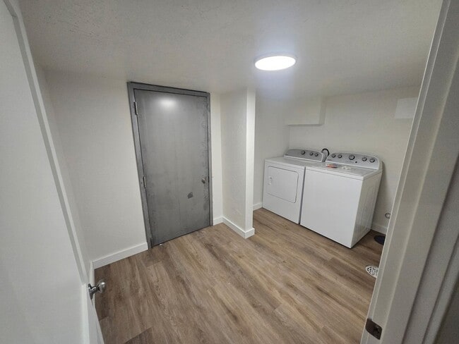 Building Photo - 520 W Garland Ave
