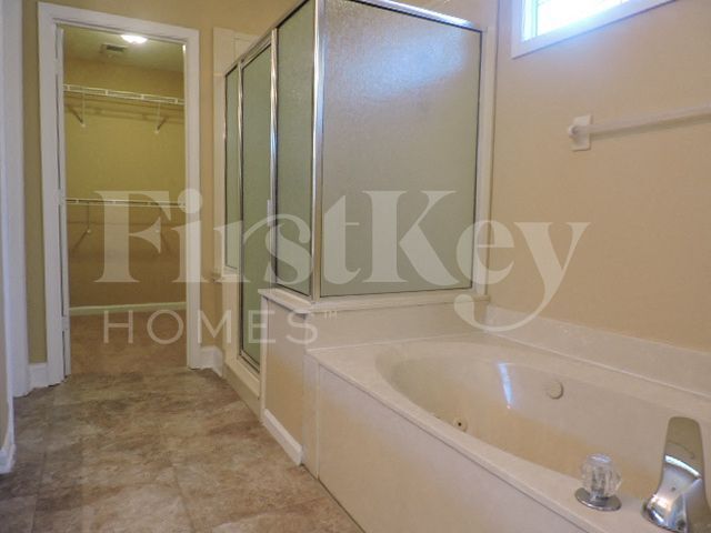 Building Photo - 9329 Barrow Dr