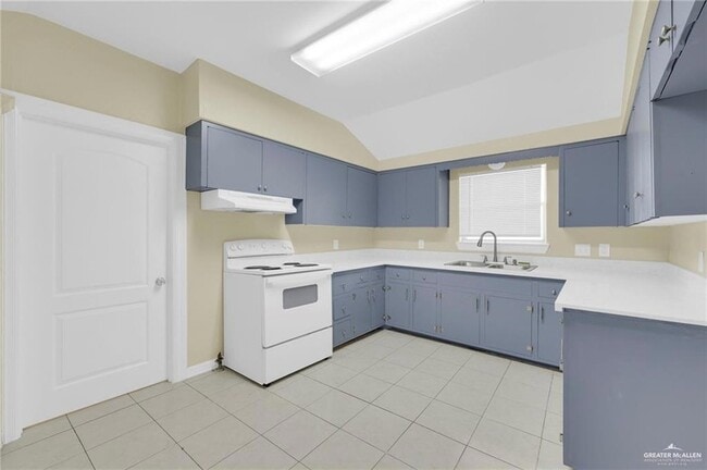 Building Photo - 710 N 9th St