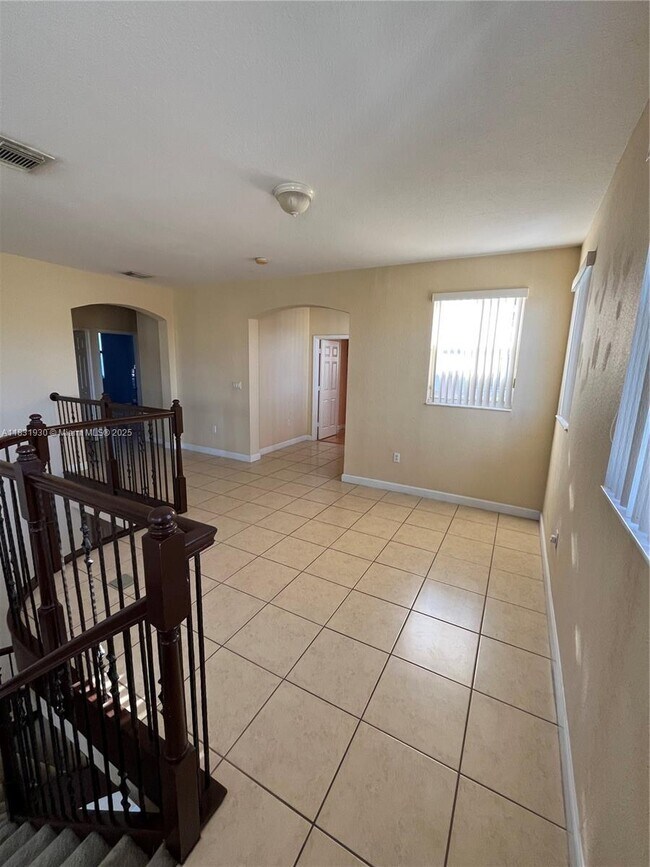 Building Photo - 9140 SW 153rd Ave