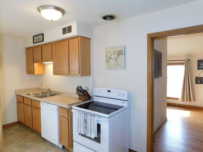 Building Photo - 2274 N 61st St