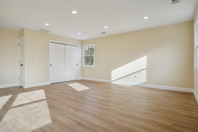 Building Photo - 11 Washington Ave