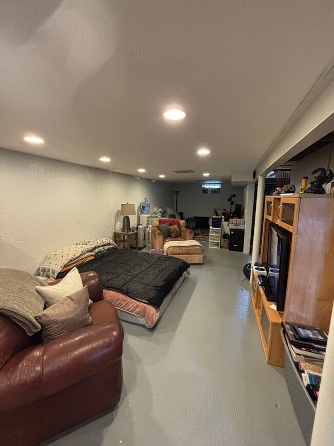 Building Photo - Spacious 3-Bedroom Home in Timmerman West,...
