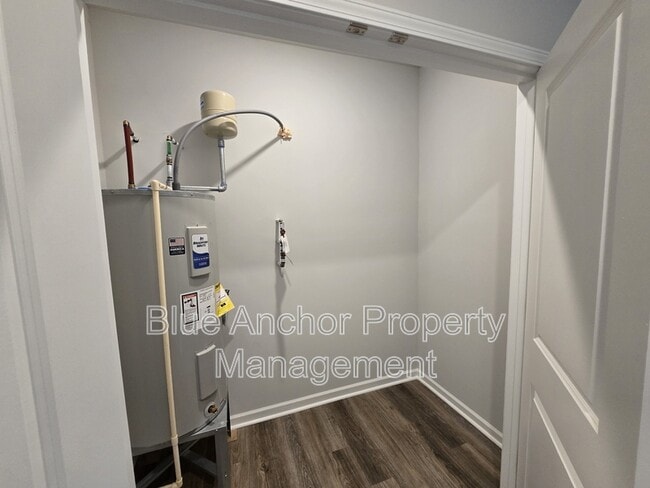Building Photo - 77 Bonaparte St