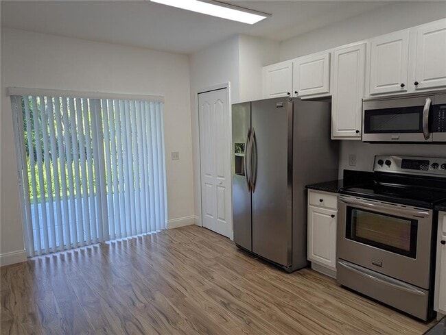 Building Photo - 15819 Fishhawk Falls Dr