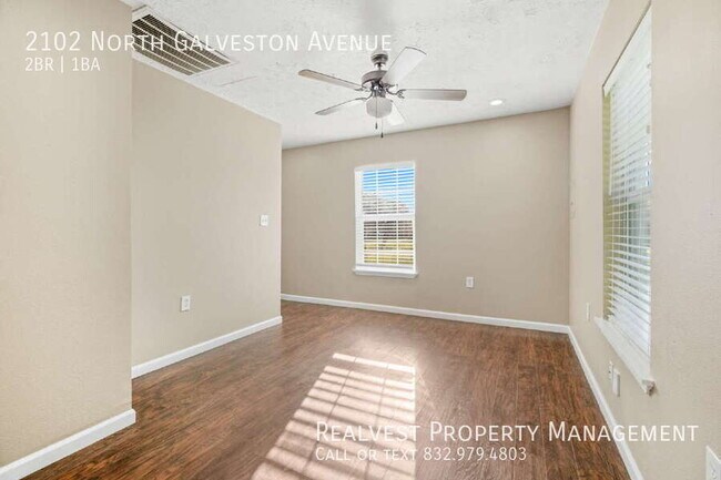 Building Photo - 2102 N Galveston Ave
