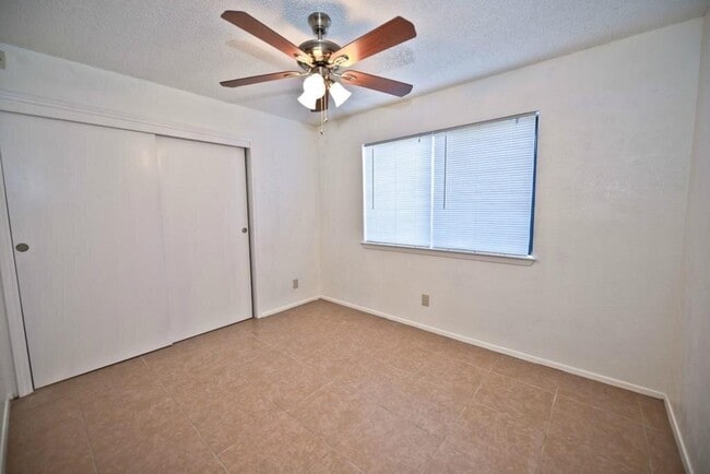 Building Photo - 1201 Westcott Dr