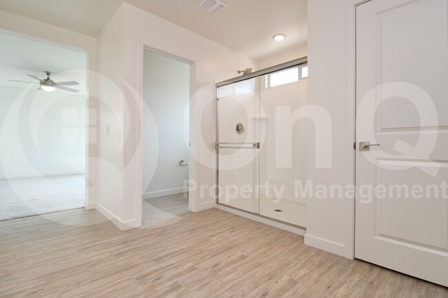 Building Photo - 2957 E Cherry Hill Dr