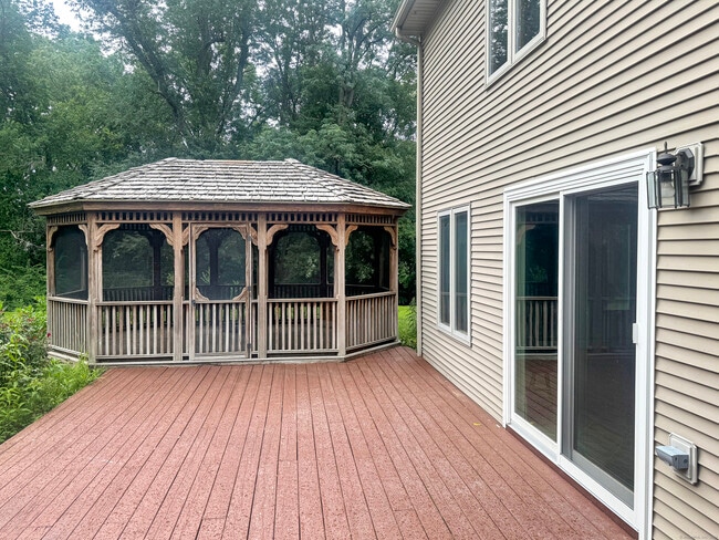 Building Photo - 85 Debbie Dr