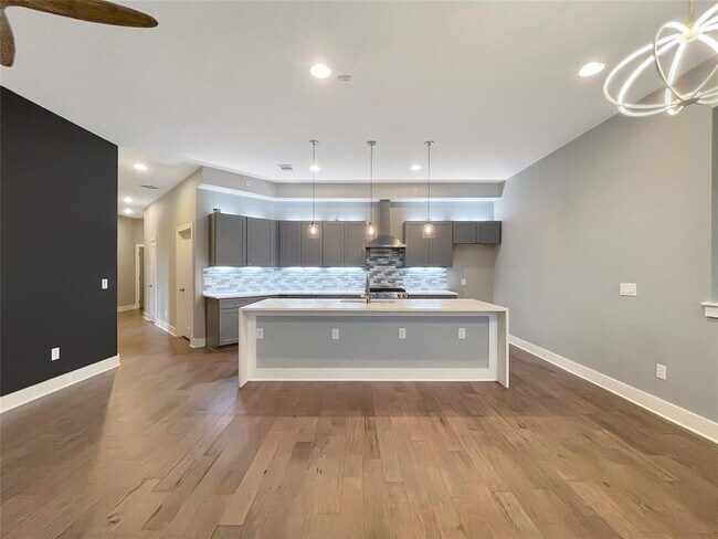 Building Photo - 908 Nueces St