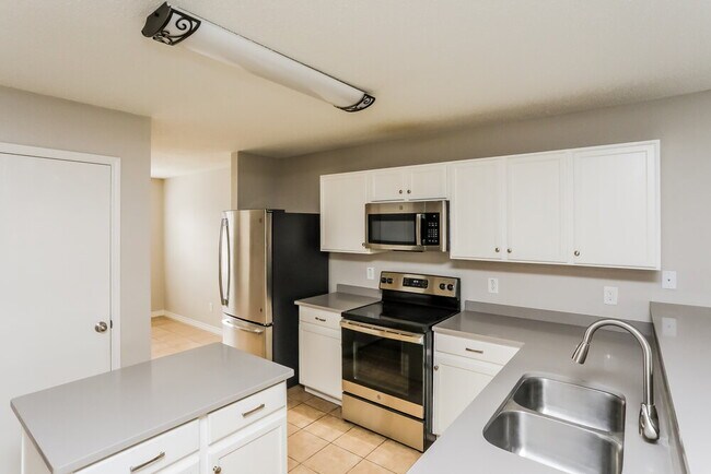 Building Photo - 1009 Chelsea Ln