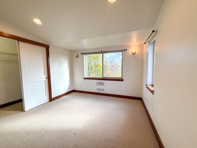 Building Photo - 3bd/2.5ba Seattle Townhome