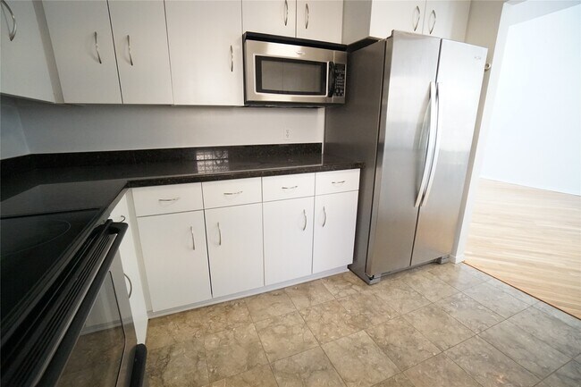 Building Photo - 6008 Inwood Dr