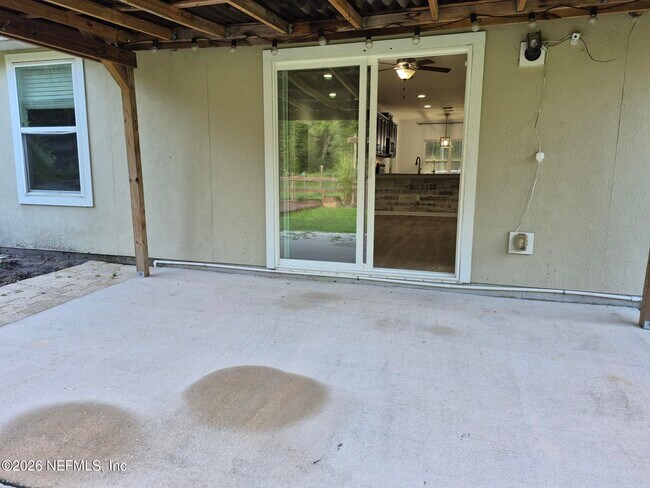 Building Photo - 6806 Old Middleburg Rd S