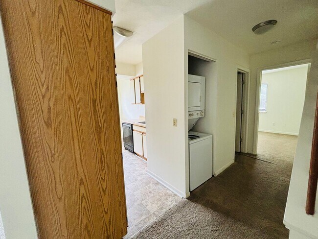 Building Photo - 503 Sunridge Dr