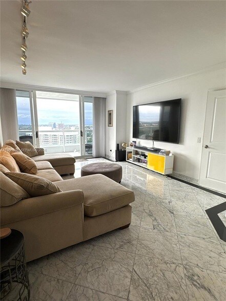 Building Photo - 21055 Yacht Club Dr