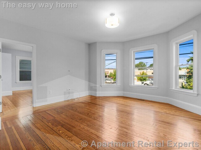 Building Photo - 98 Elm St