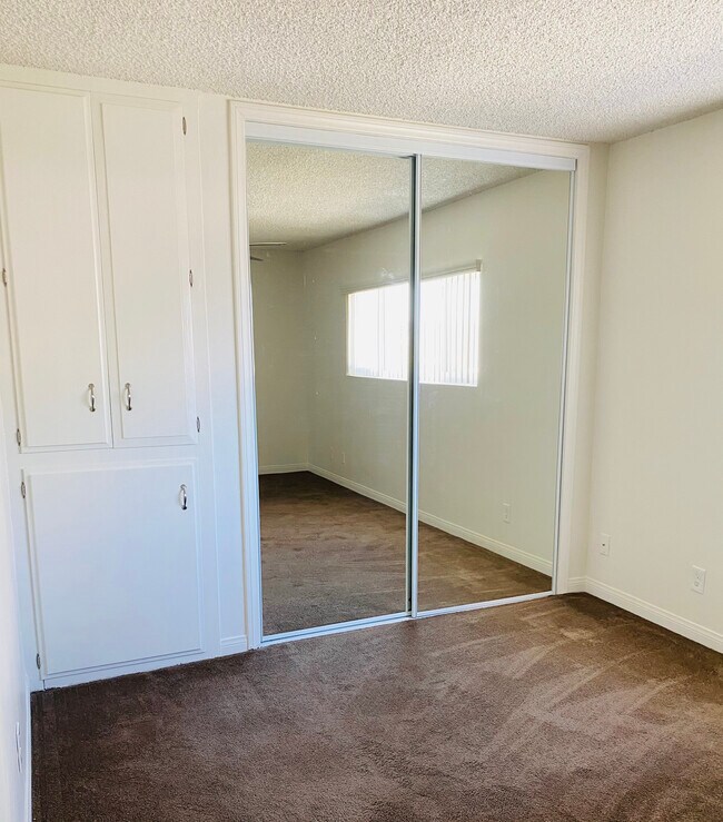 Building Photo - 8407 Hydro Dr