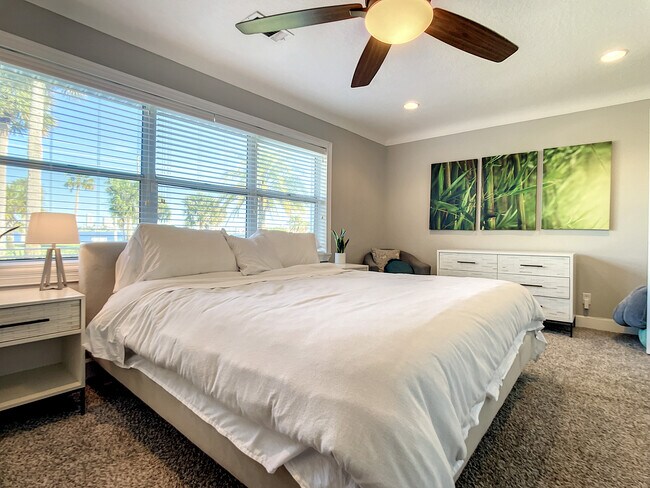 Building Photo - 762 S Beach St