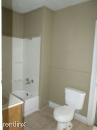 Building Photo - 2 br, 1 bath House - 431 W Division St