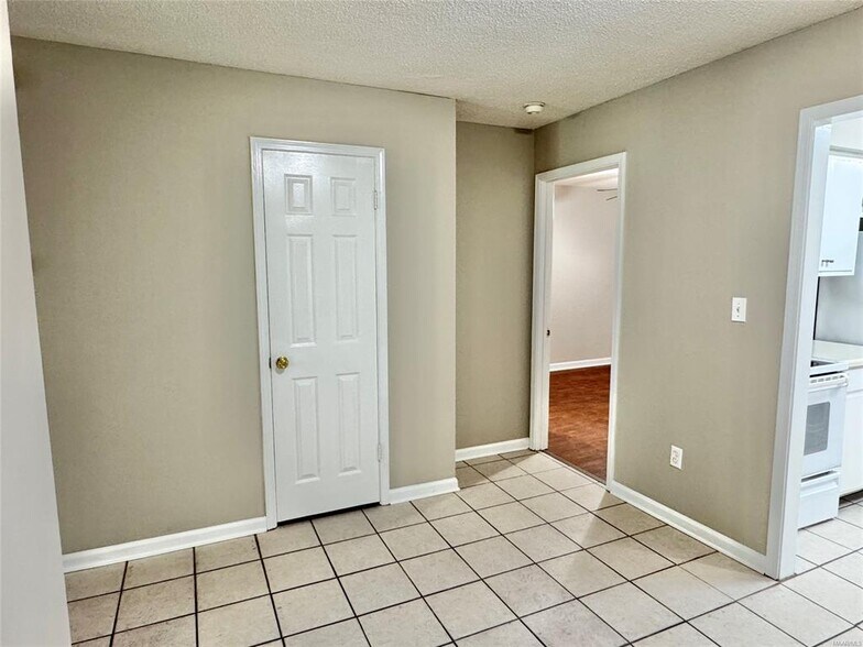 Building Photo - 116 Hargis Dr