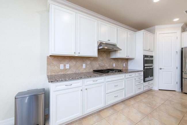 Building Photo - 739 SE Villandry Way