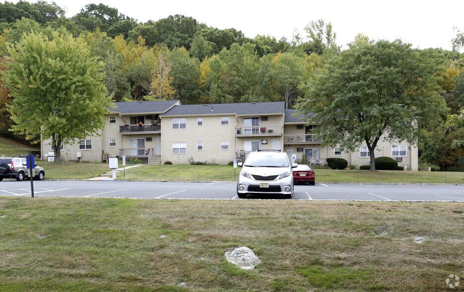 Netcong Heights Apartments 163 Route 46 W Netcong NJ 07857