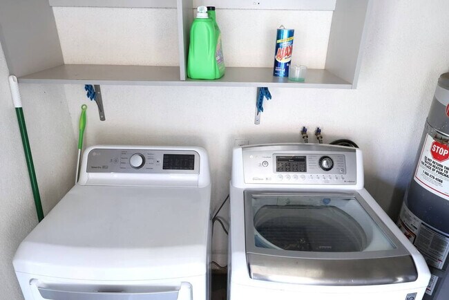 Building Photo - 1063-67 Gillespie Dr