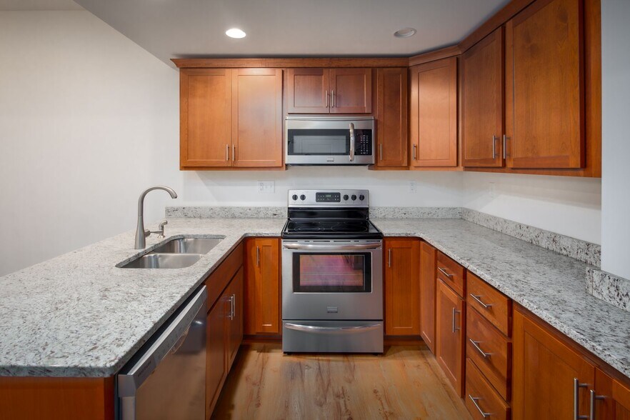 Building Photo - 591 Terrace Park