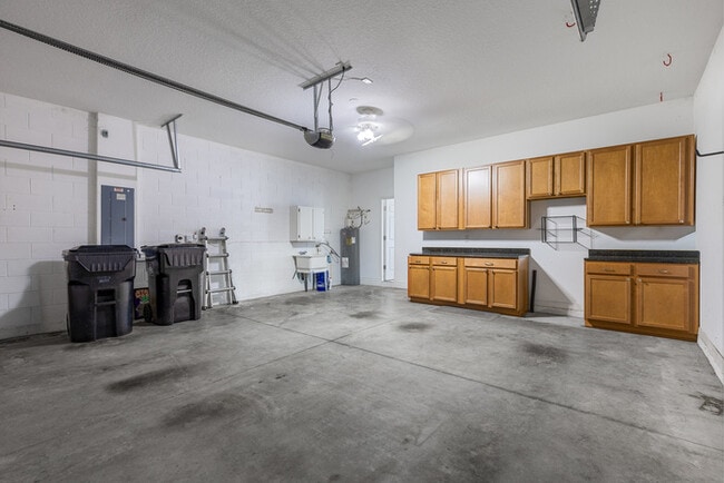 Building Photo - 4 Bedroom Home in Lake Nona with Fenced Yard