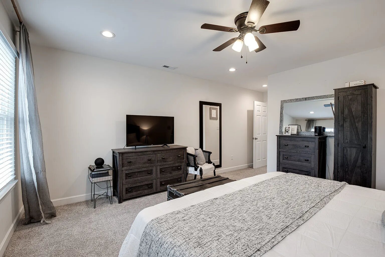 Building Photo - 2426 24th Ave N