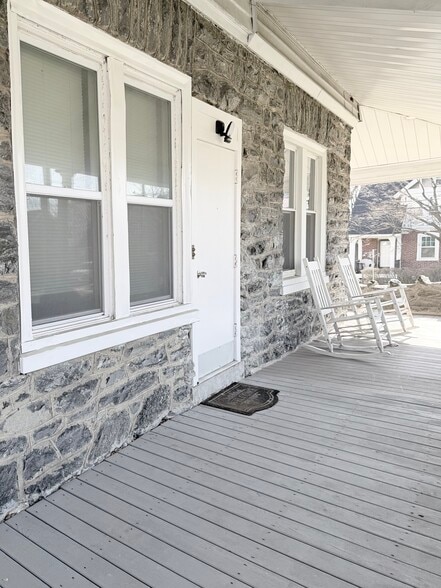 Building Photo - 123 Walnut Ave