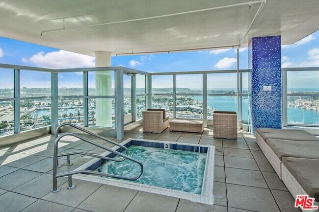 Building Photo - 13700 Marina Pointe Dr