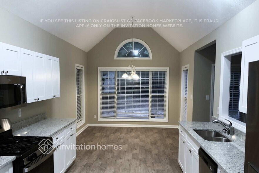Building Photo - 135 Verdon Hill