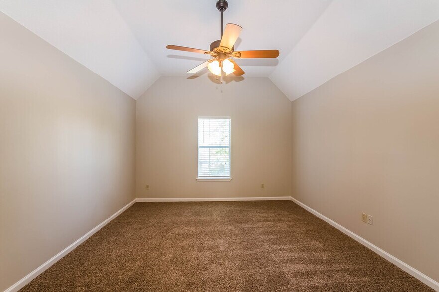 Building Photo - 1812 Black Bear Cir E