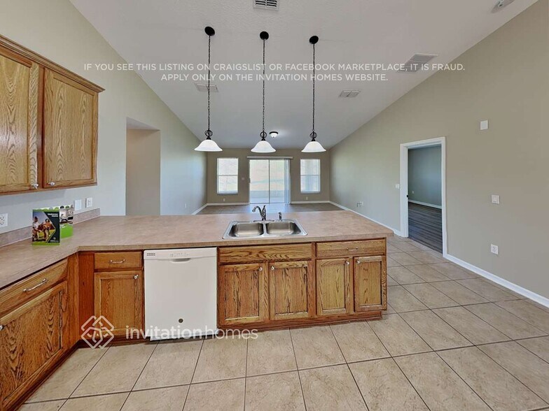 Building Photo - 1583 Carmona Ct