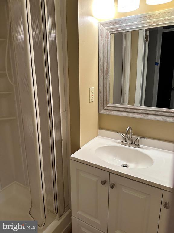 Building Photo - 9 Collis Ct