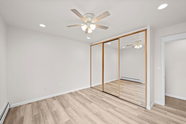 Building Photo - Newly Renovated Condo!