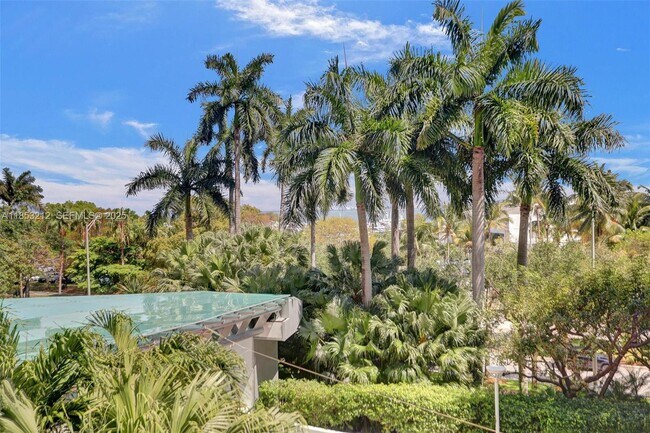 Building Photo - 2627 S Bayshore Dr