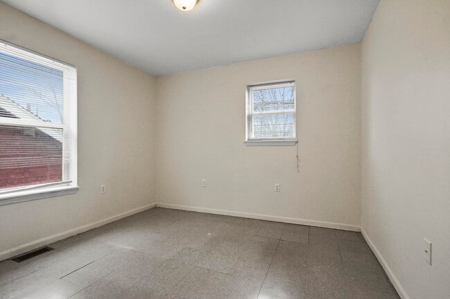 Building Photo - 4128 Buckingham Ave