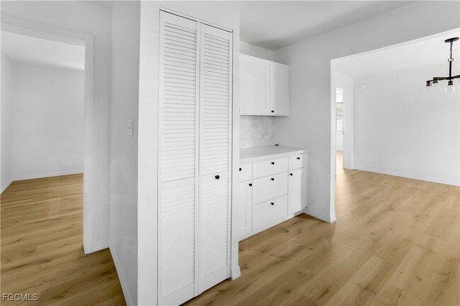 Building Photo - 10697 Holly Rd