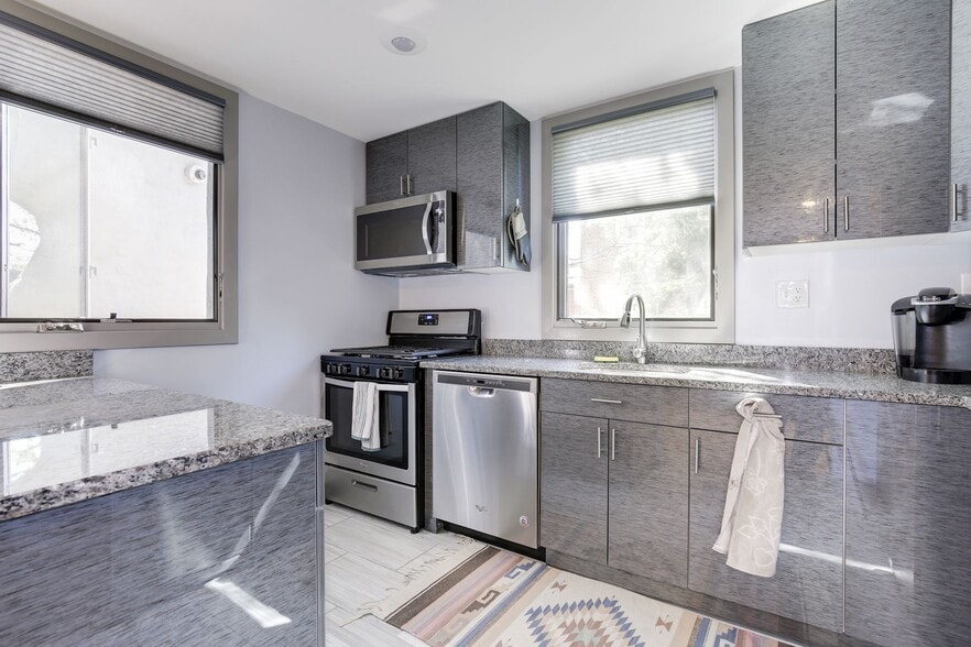 renovated kitchen - 4949 Allan Rd
