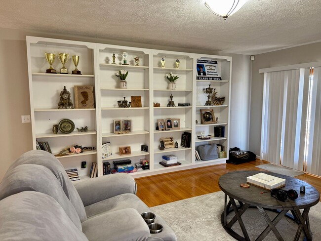 Building Photo - Spacious Two-Story Home in Blacksburg